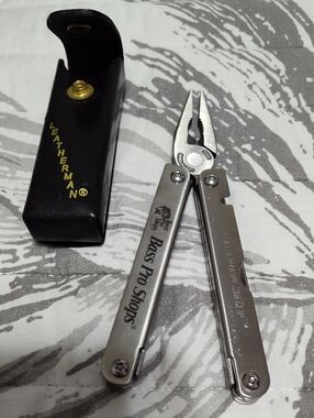 Bass Pro Shops Leatherman SideClip Multi-Tool w/Black Leather Sheath (Retired)
